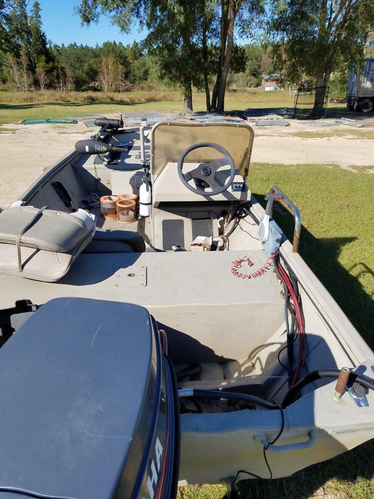 2001-15FT Aluminum Boat W/ Magic Tilt Trailer