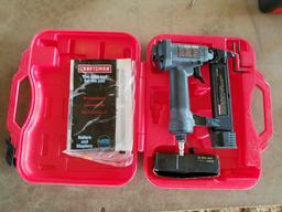 Craftmans16ga Air Nailer/ Stapler W/ Case