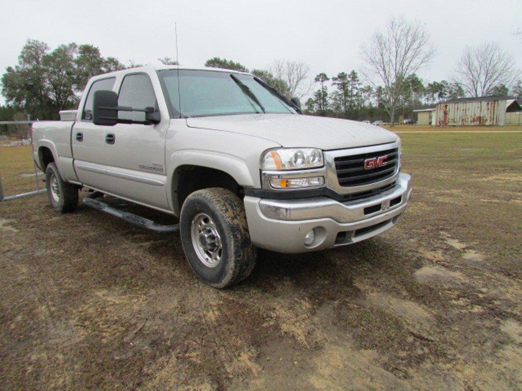 2004 GMC Sierra 2500 4 Door Truck *RUNS*