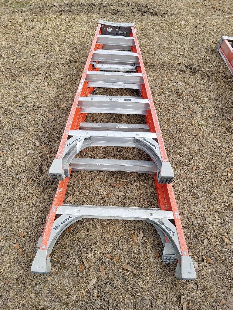 (1) 8ft & (1) 6ft Fiberglass Ladders