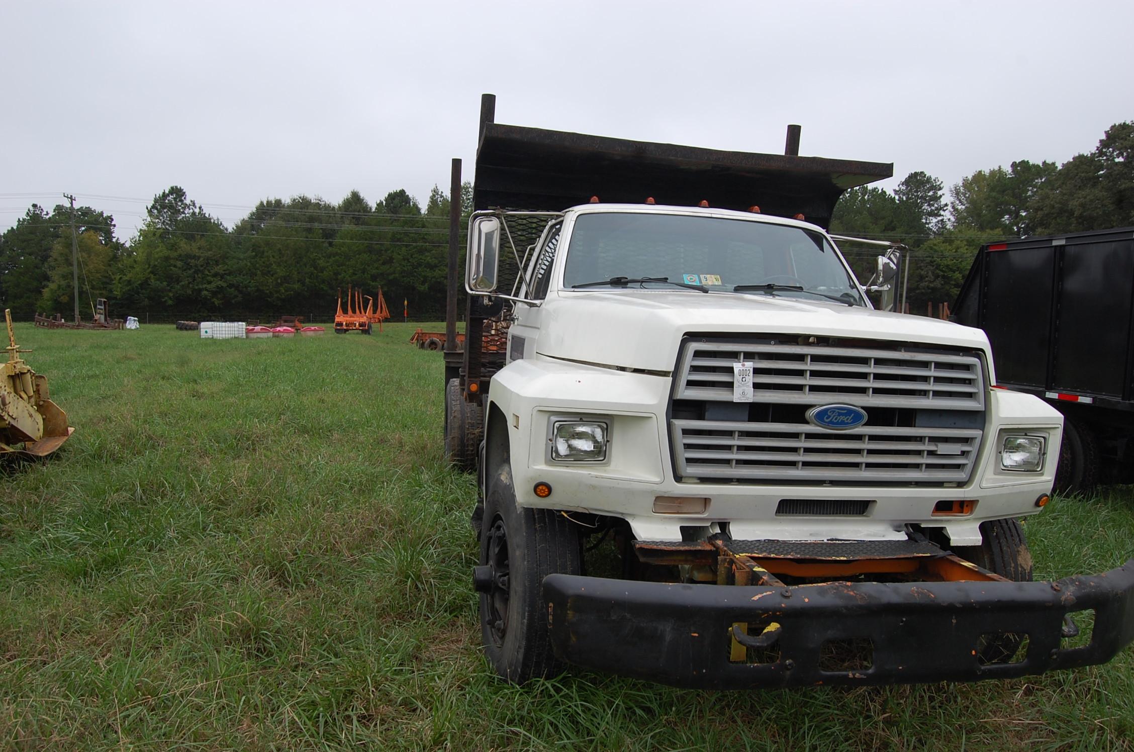 1986 Ford F8000 log truck