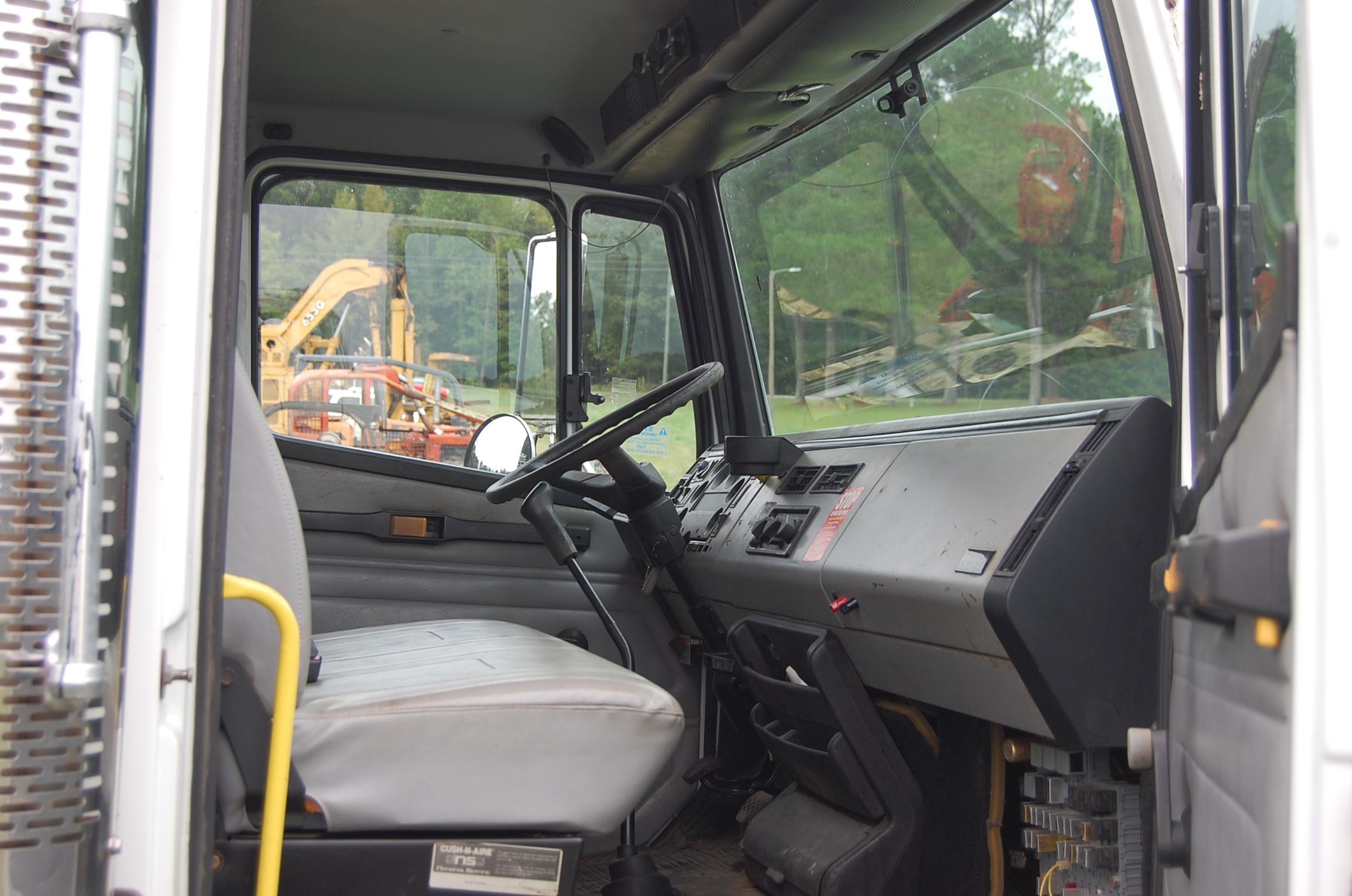 2000 Freightliner FL 70 chip truck