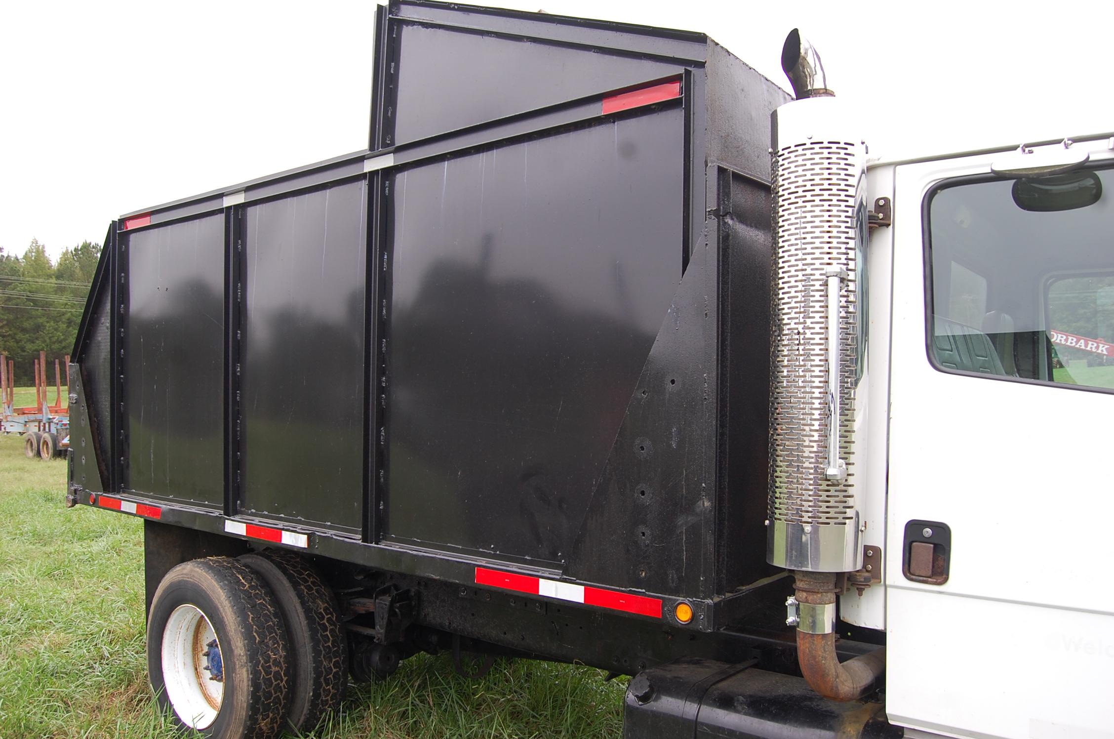 2000 Freightliner FL 70 chip truck