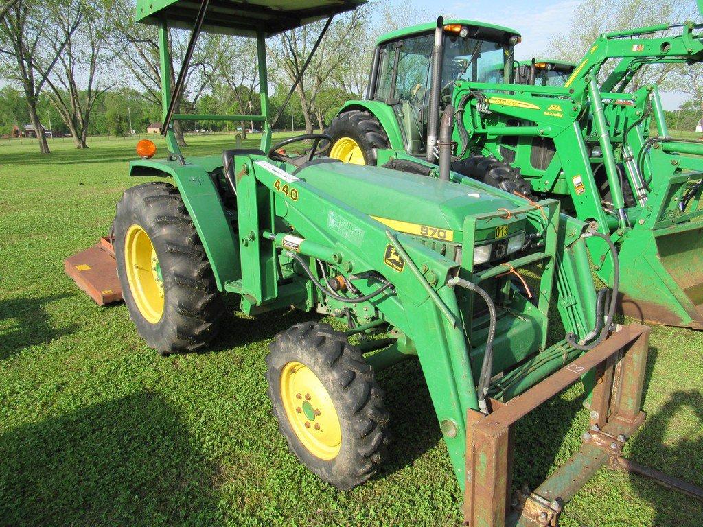 JD 970 Tractor w/440 loader,