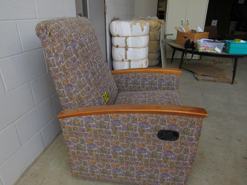 Recliner on casters