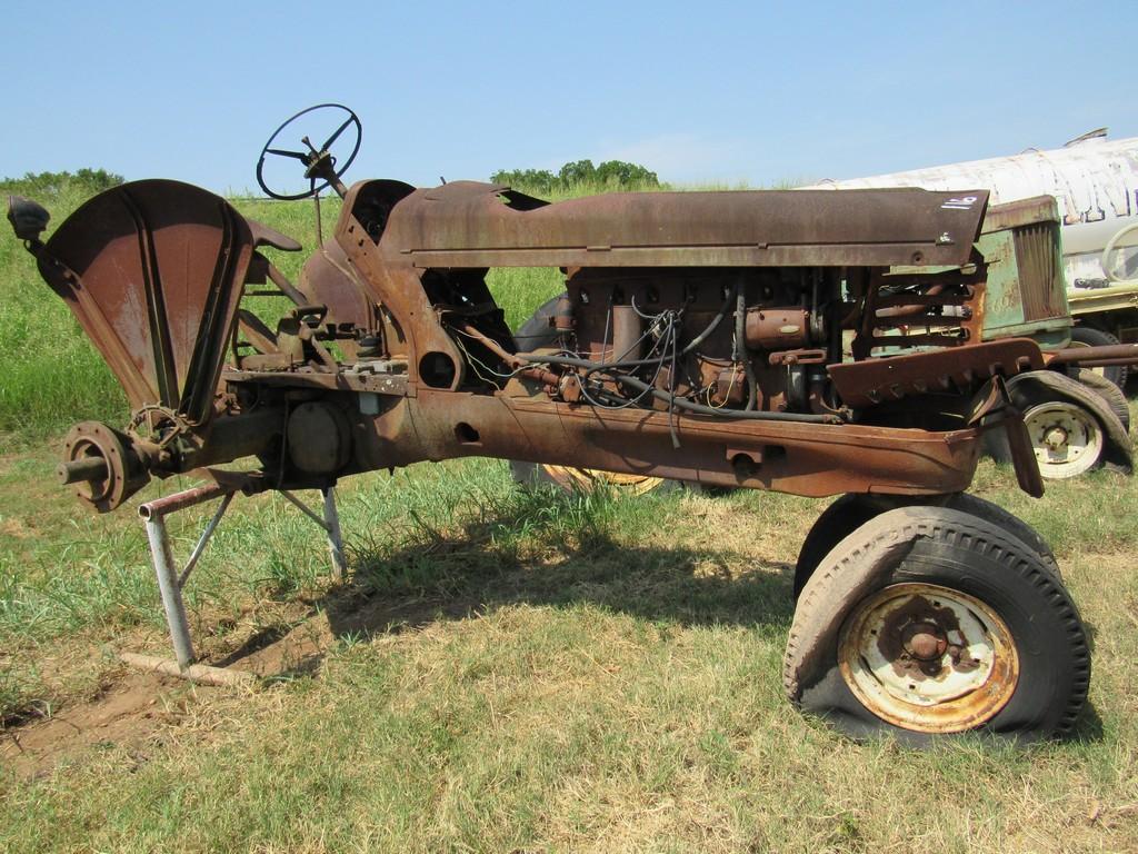 Oliver rowcrop tractor SALVAGE