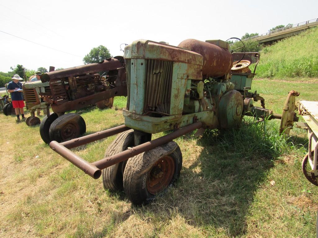 John Deere 60 tractor, power steering, LPG