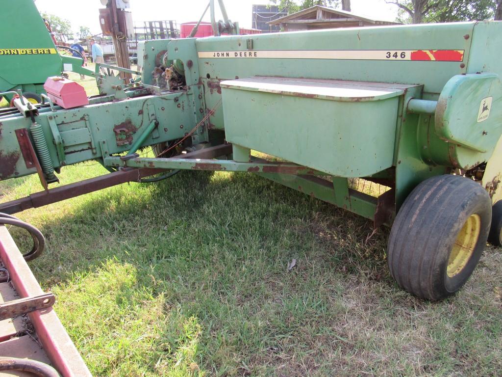 John Deere 346 Baler