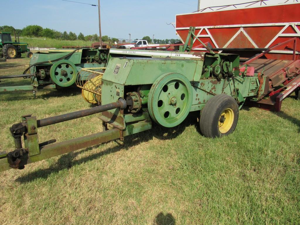 John Deere 346 Baler