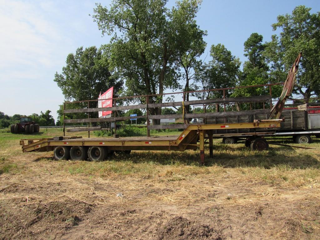 33' Yellow tri axle trailer w/dovetail NO TITLE