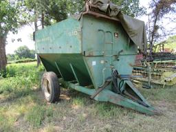 John Deere 910 grain cart