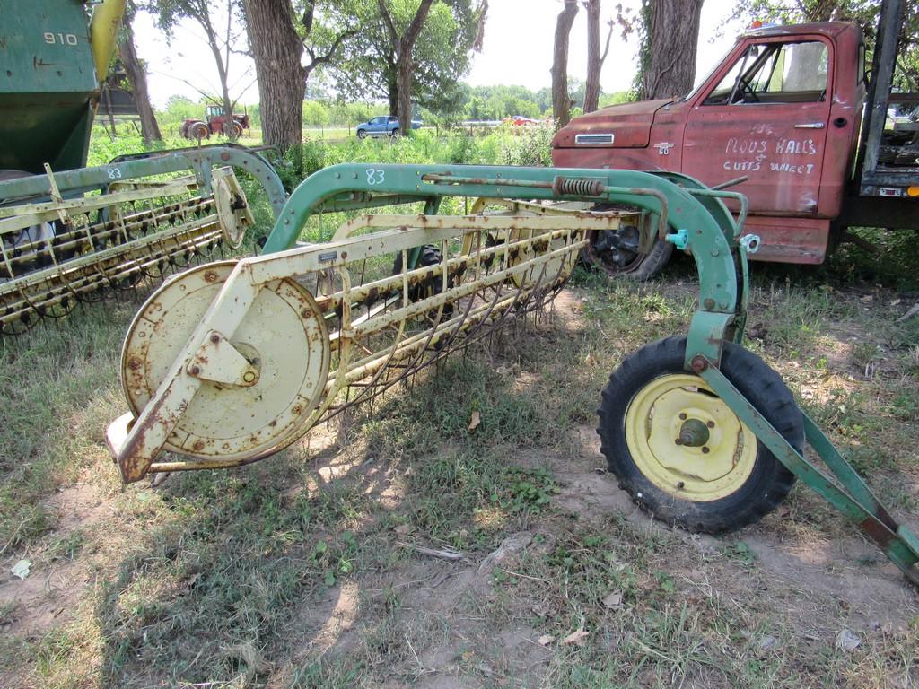 John Deere 660 side delivery hay rakes & dolly