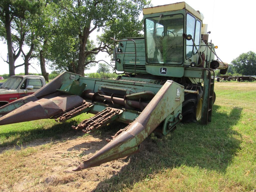 John Deere 6600 Combine w/444 header