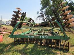 John Deere 235 disc w/folding wings