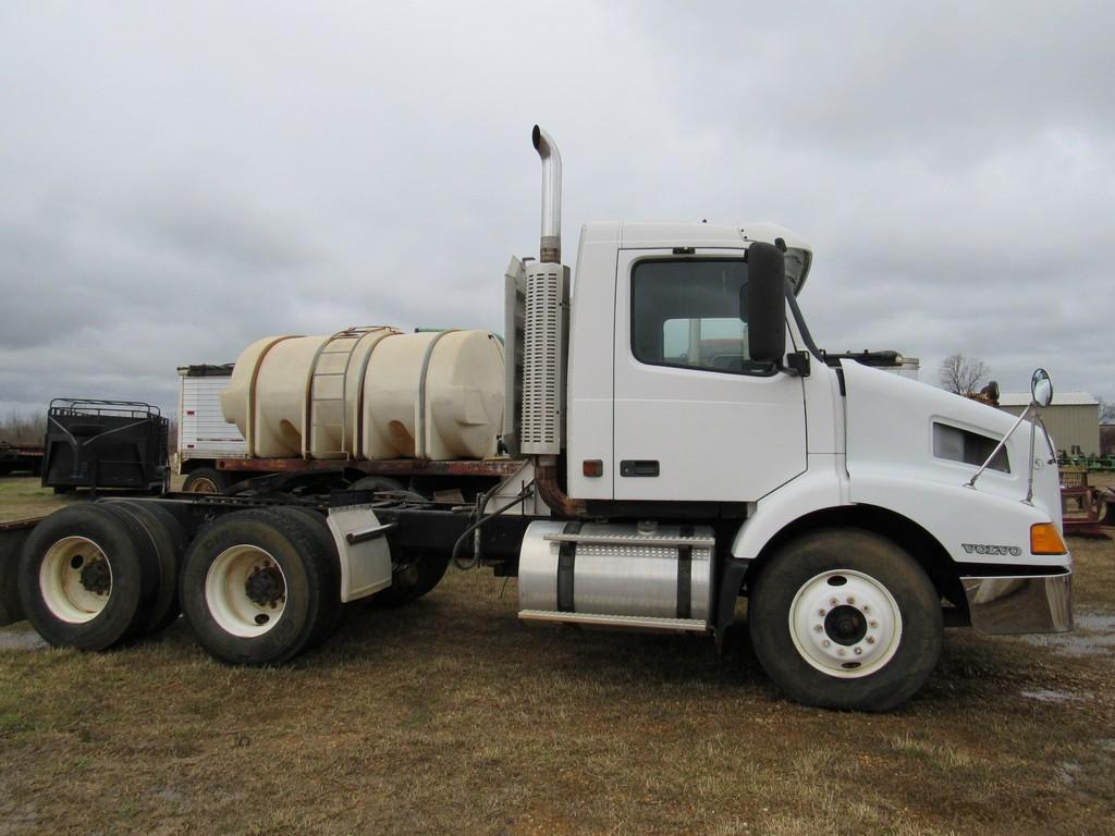 1999 Volvo Truck w/Cummins N14 engine 370 HP