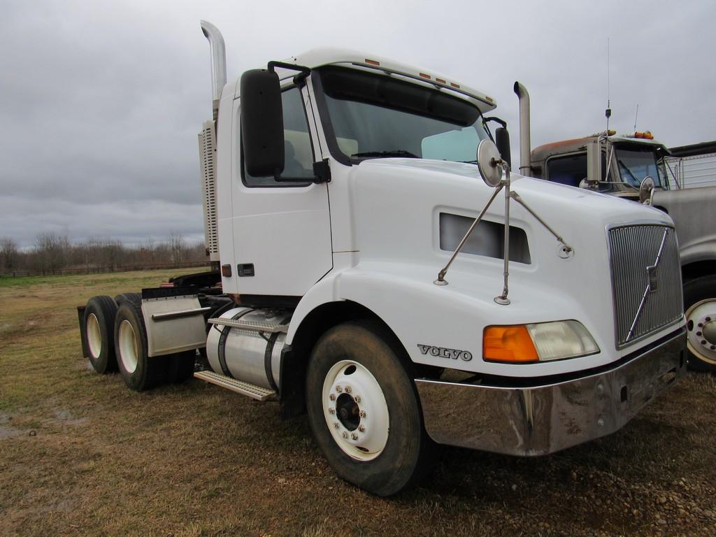 1999 Volvo Truck w/Cummins N14 engine 370 HP