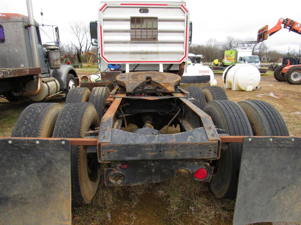 1999 Volvo Truck w/Cummins N14 engine 370 HP