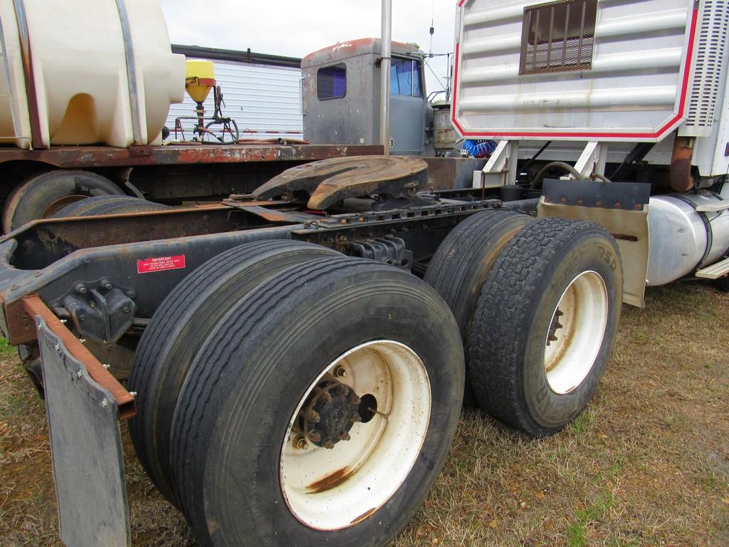 1999 Volvo Truck w/Cummins N14 engine 370 HP