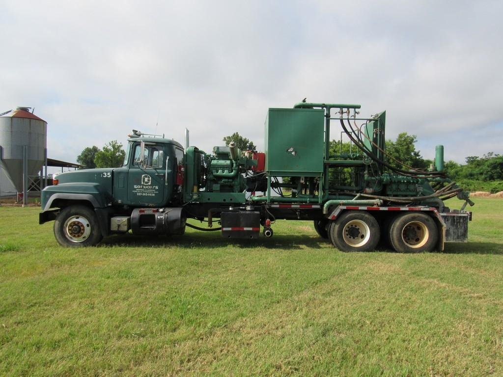 2002 MACK CEMENT PUMP