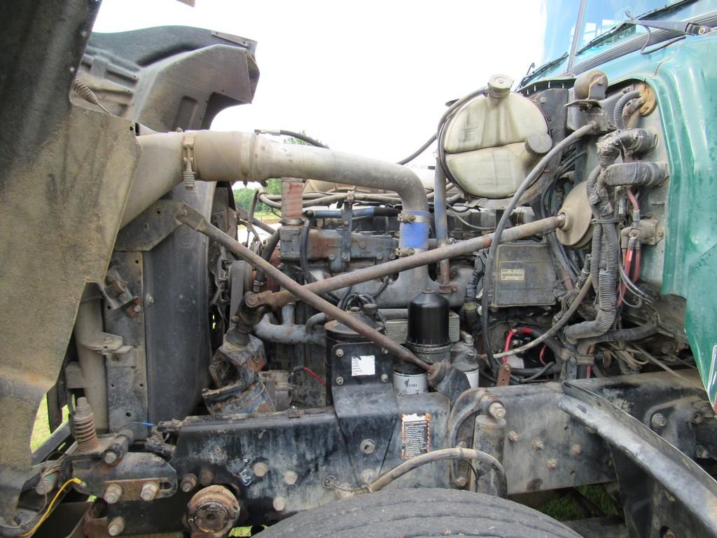 2002 MACK CEMENT PUMP