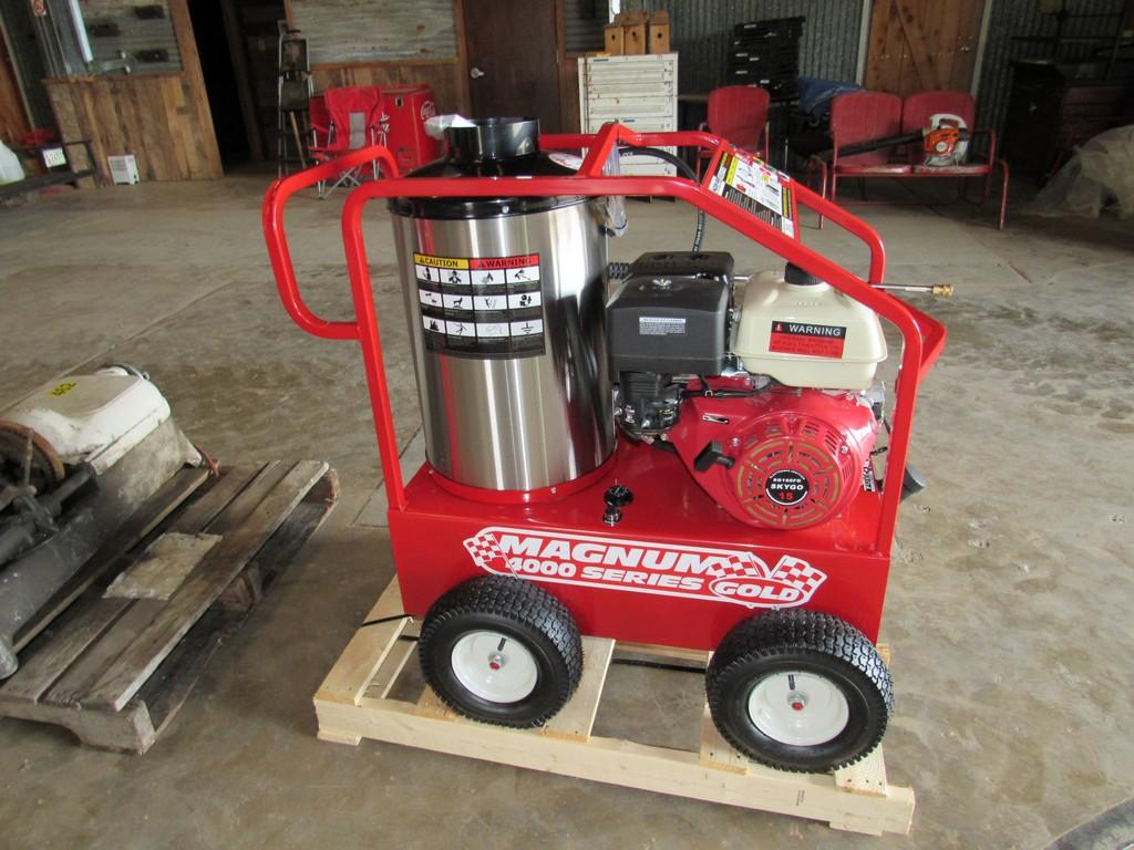 Magnum 4000 series pressure washer