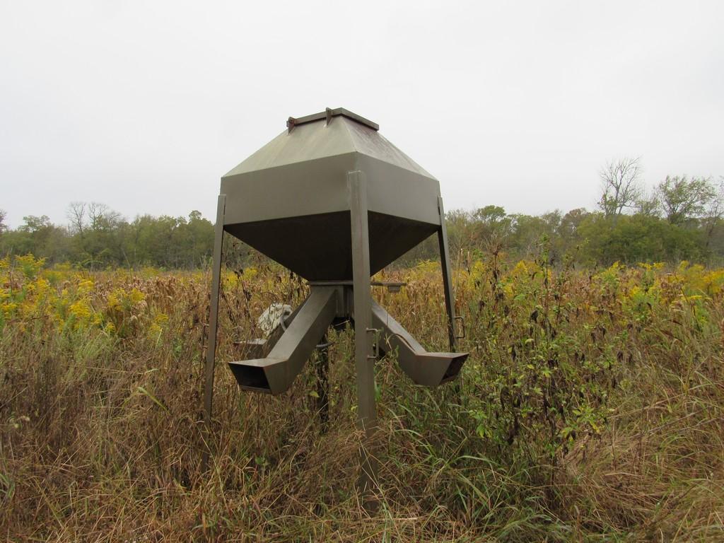 Texas Wildlife Supply Protein Deer Feeder