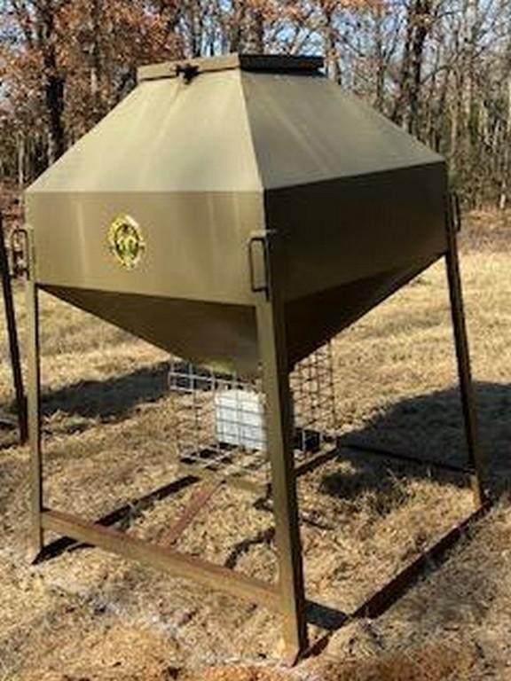 Texas Wildlife Supply 1000lb Deer Feeder