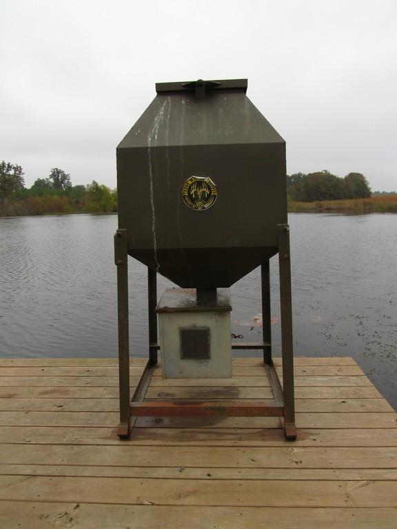 Texas Wildlife Supply 600lb Fish Feeder