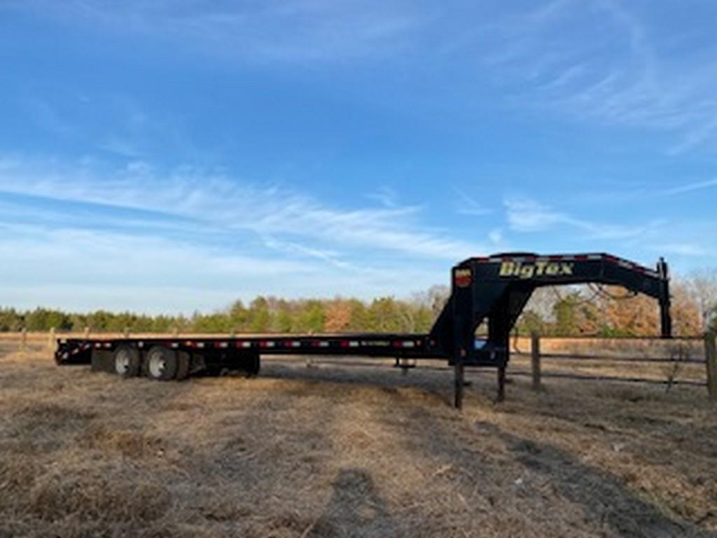 2017 Big Tex 22GN 28' w/5' dovetail