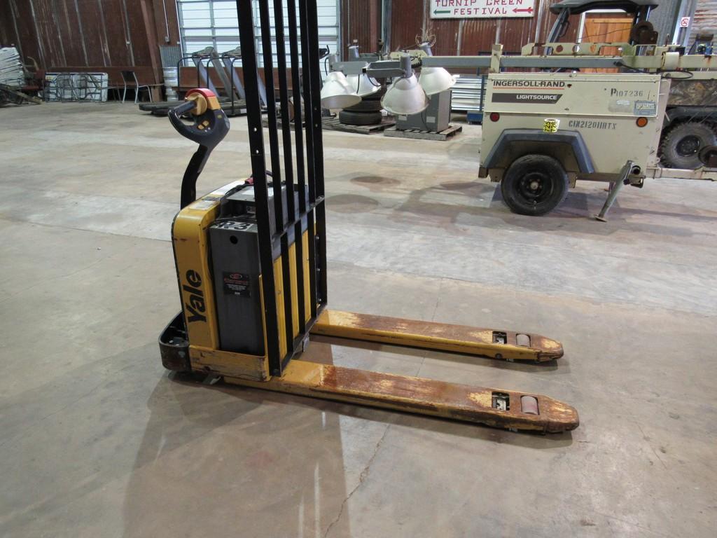 Yale Power Pallet Jack