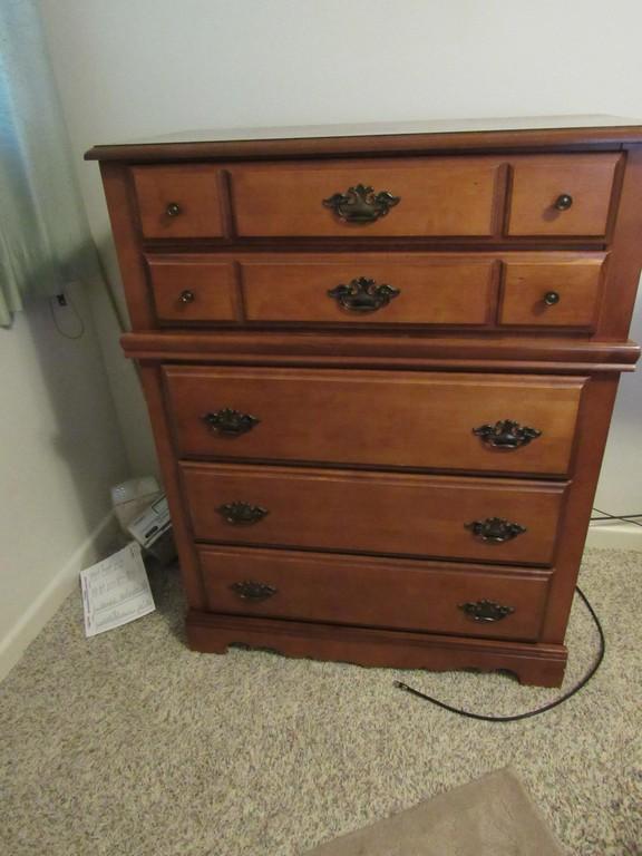 Dresser w/mirror,  chest of drawers