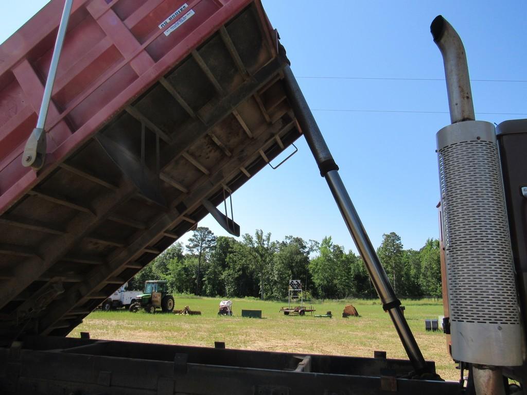 2001 Mack CH613 Dump Truck