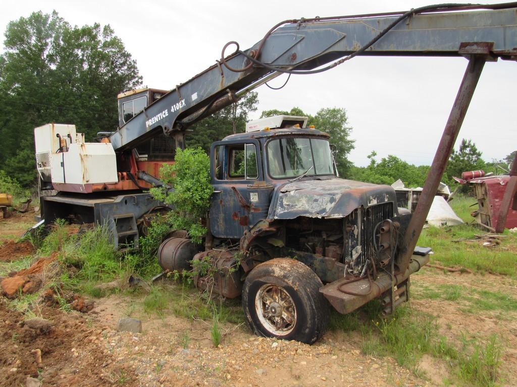 Mack truck w/prentice 410 ex log loader SALVAGE