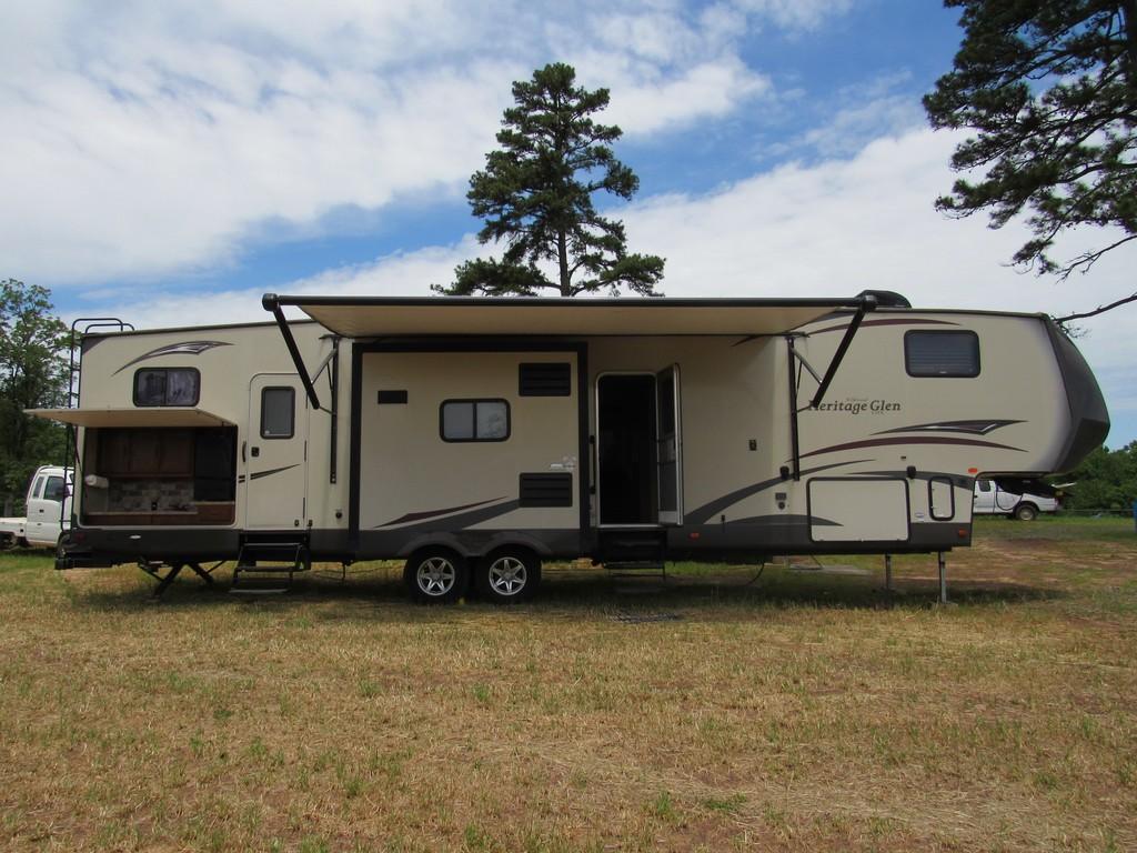 2015 Forest River Wildwood 5th Wheel Camper