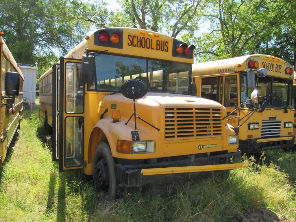 1999 International 3800 T444E