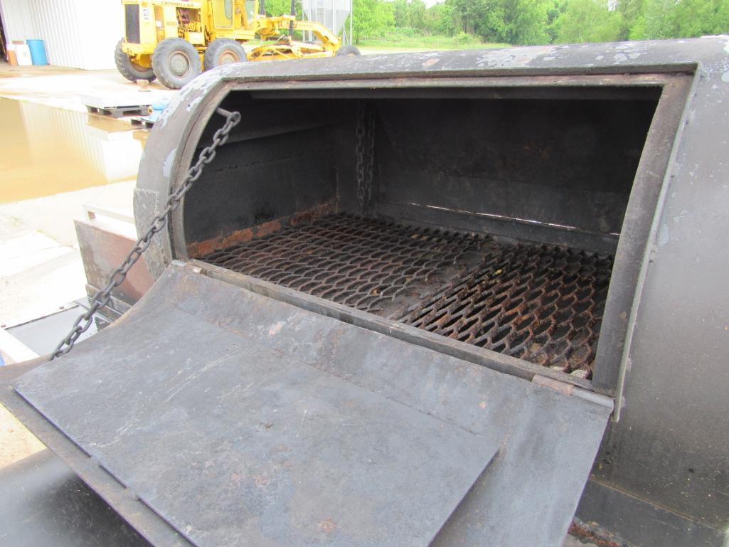 Smoker BBQ pit on wheels