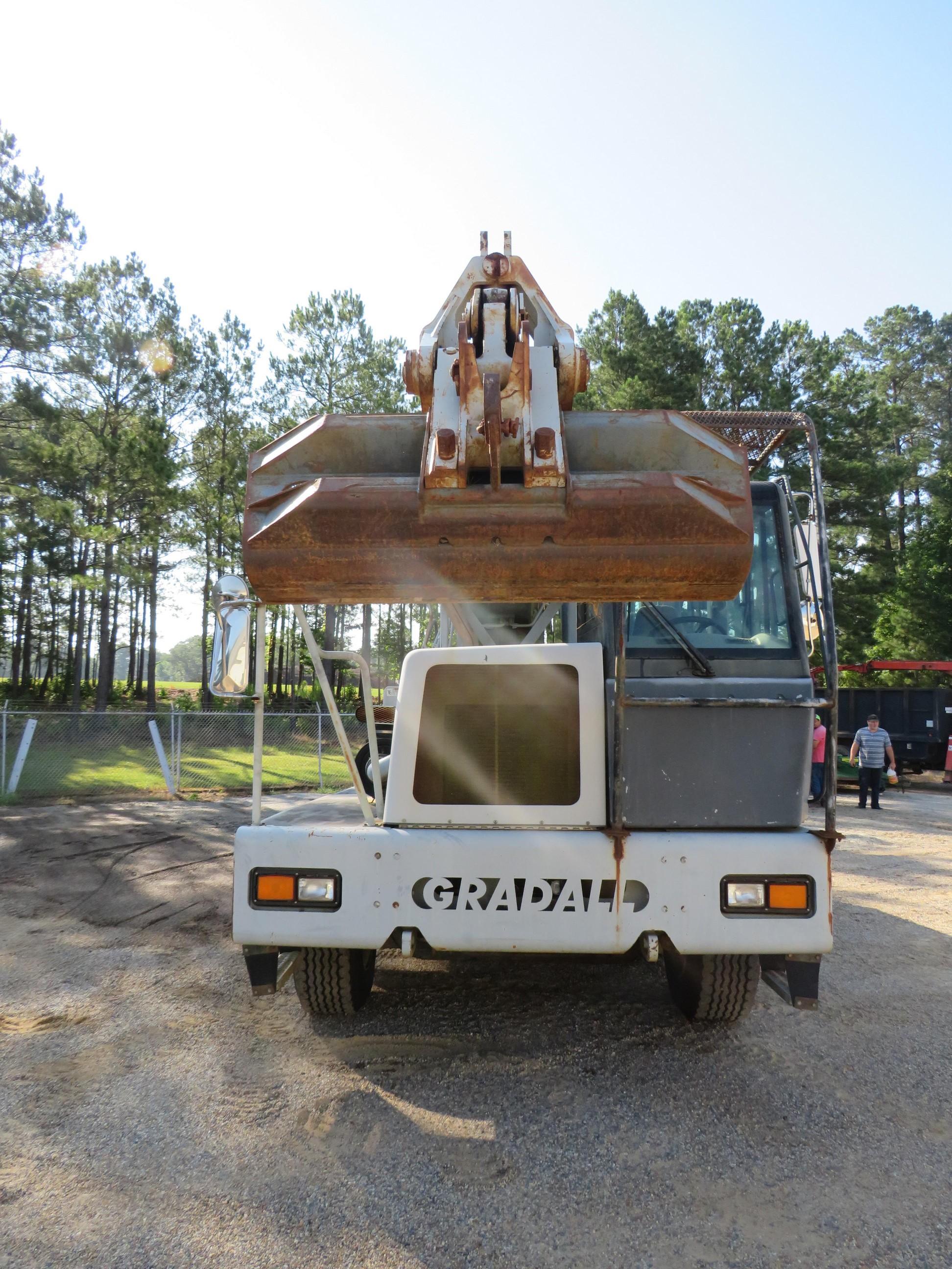 Gradall XL 3100 wheeled excavator