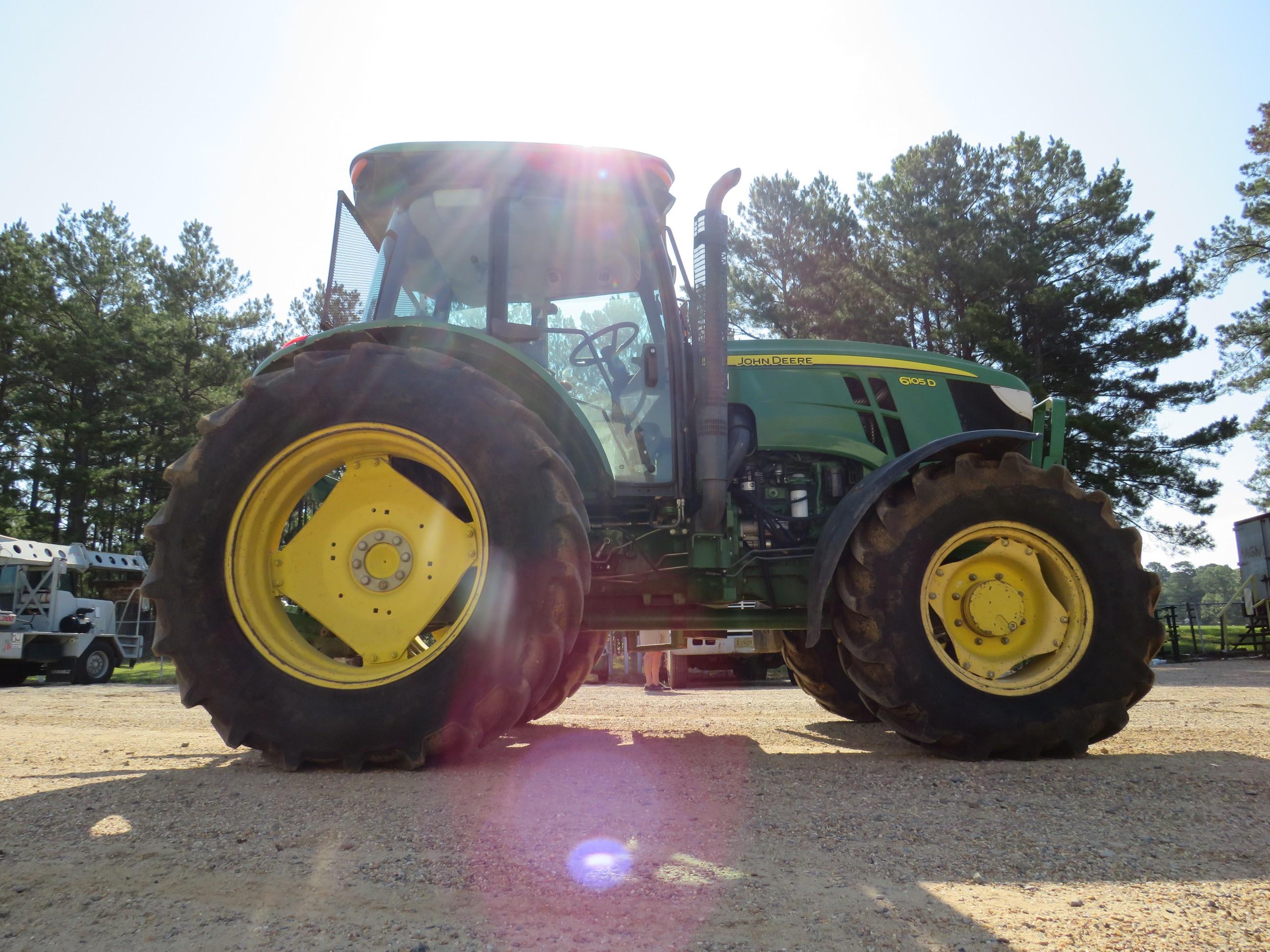 John Deere 6105D MFWD Cab tractor