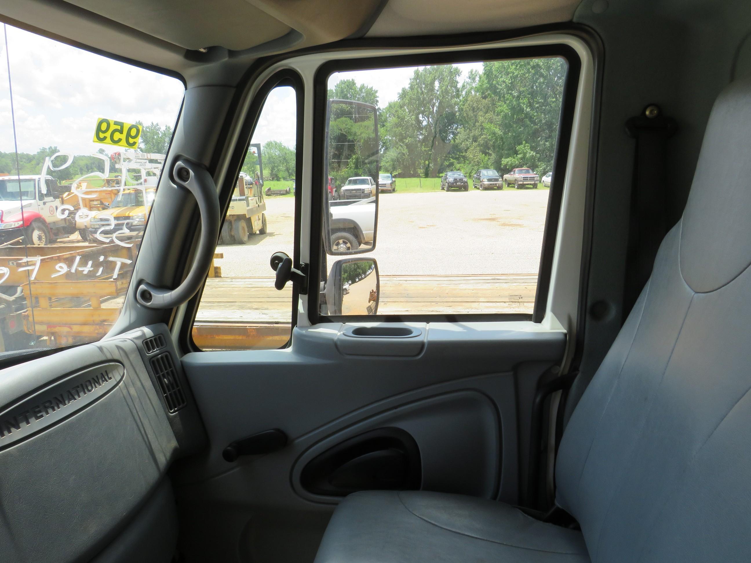 2006 International 4300 SBA 4x2