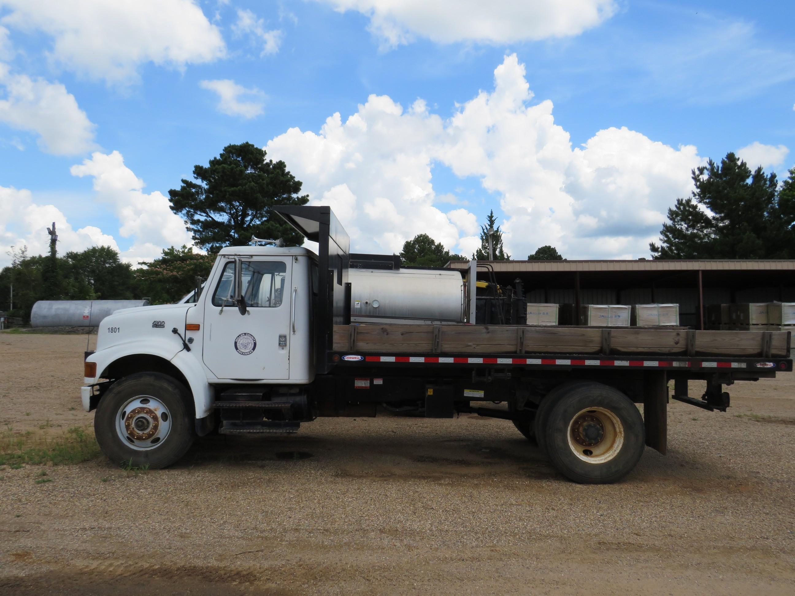 2000 International 4900 4x2