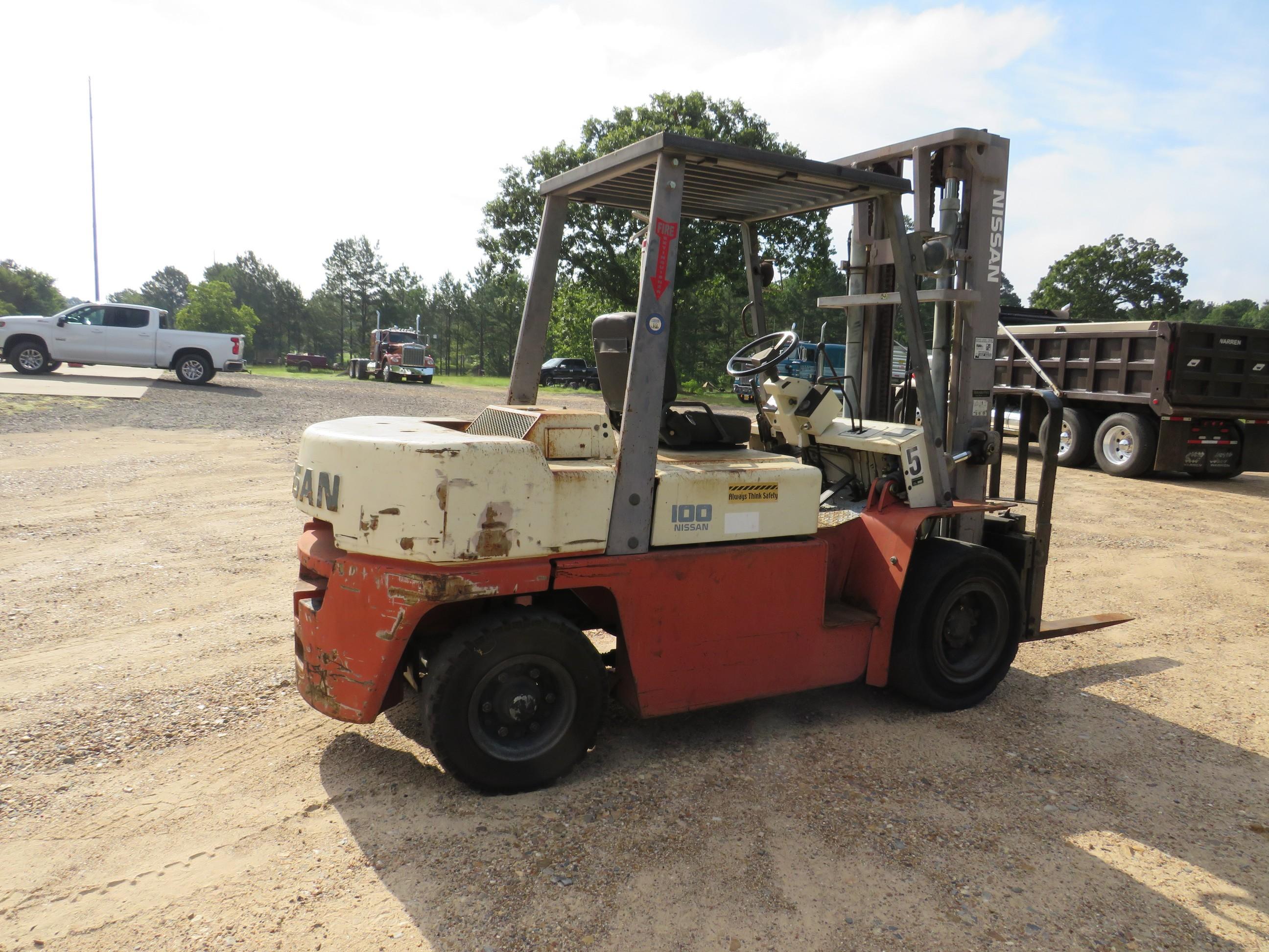 Nissan 100 Forklift 10,000lb