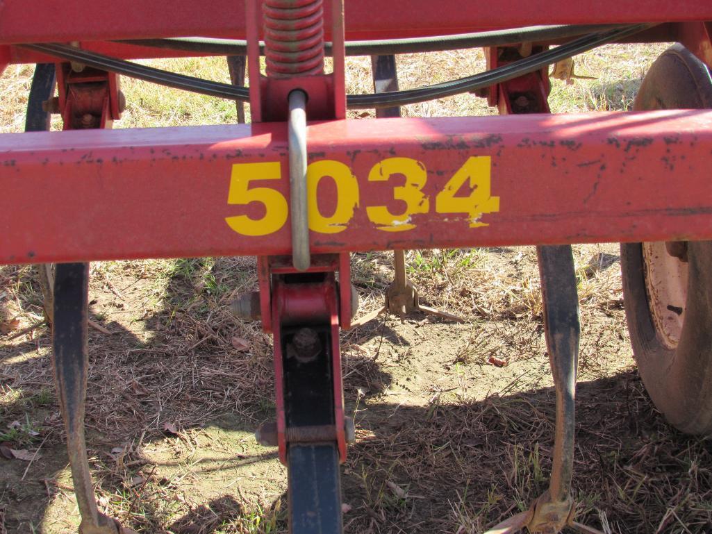 Sunflower 5034-32 field cultivator