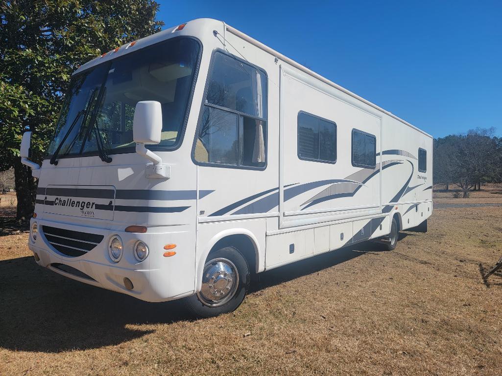 2005 Challenger by Damon motor coach 353F