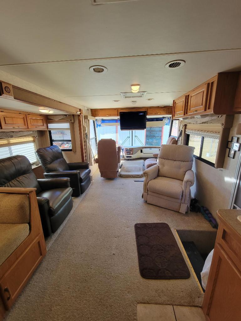 2005 Challenger by Damon motor coach 353F