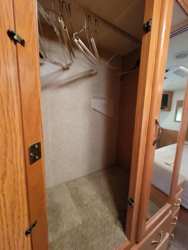 2005 Challenger by Damon motor coach 353F