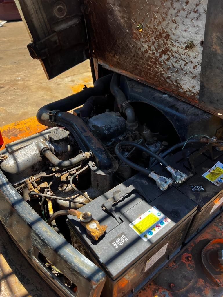 Toyota D20 diesel forklift, 4282 hours showing Slave cylinder is weak, date plate is missing