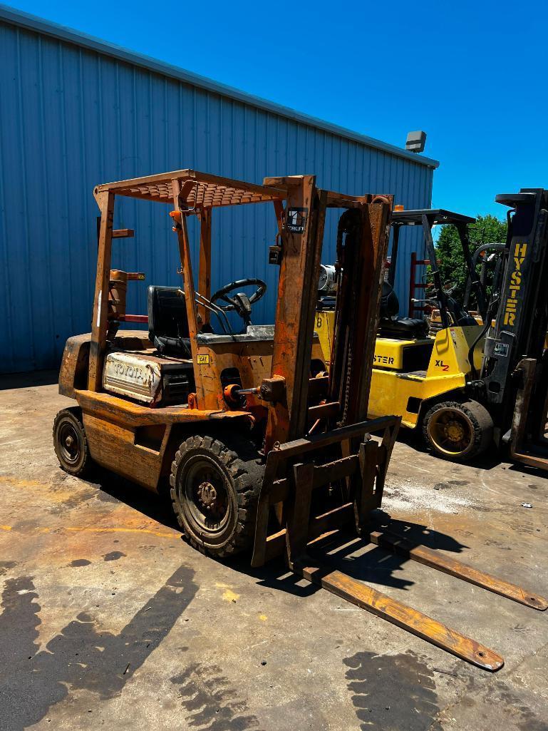 Toyota D20 diesel forklift, 4282 hours showing Slave cylinder is weak, date plate is missing