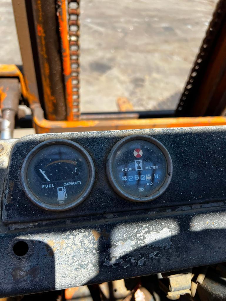 Toyota D20 diesel forklift, 4282 hours showing Slave cylinder is weak, date plate is missing