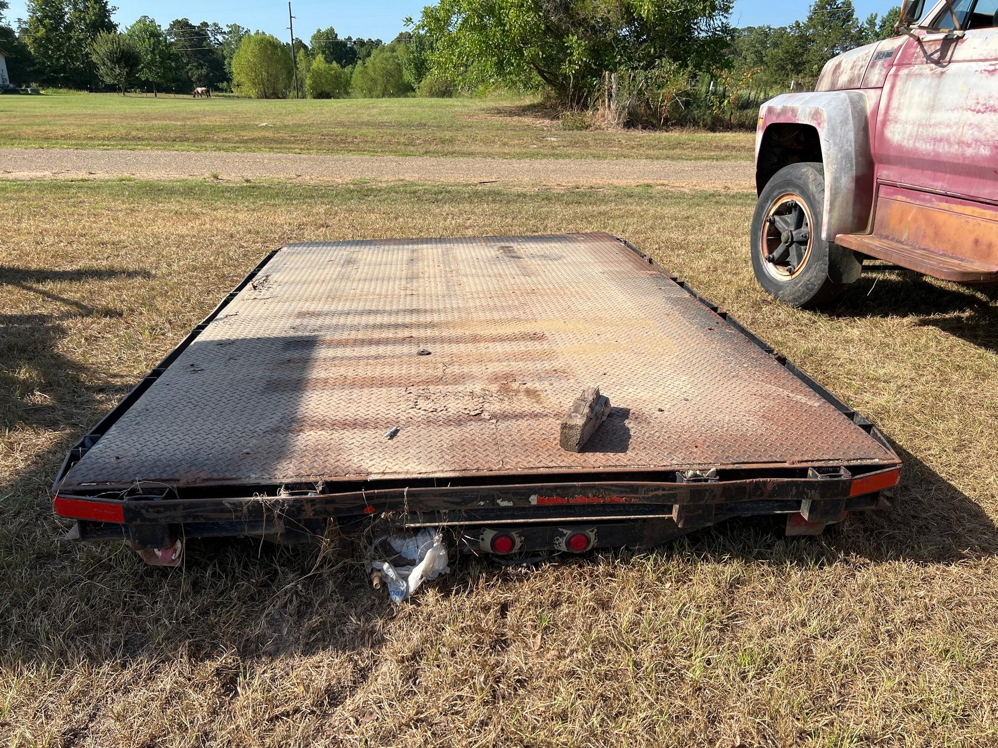 7'4" x 11'7" flatbed