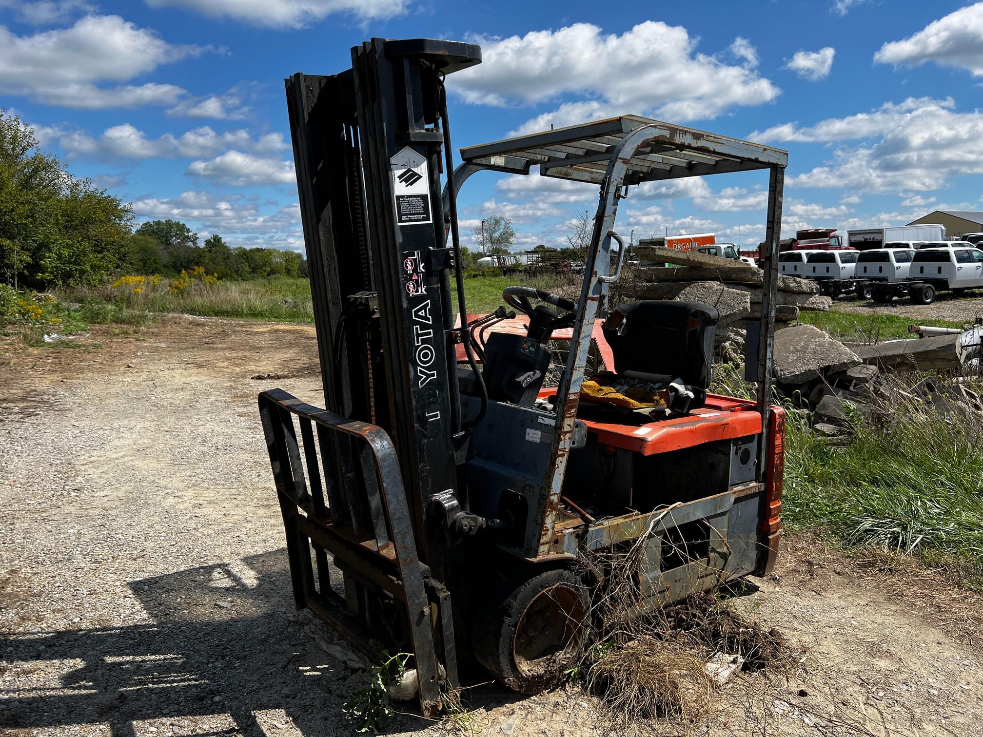 Toyota electric forklift CONDITION UNKNOWN